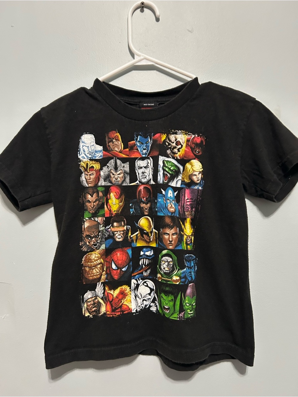 Vintage 2000s MAD Engine Black Kids Superhero Character Grid Tee MARVEL size 6